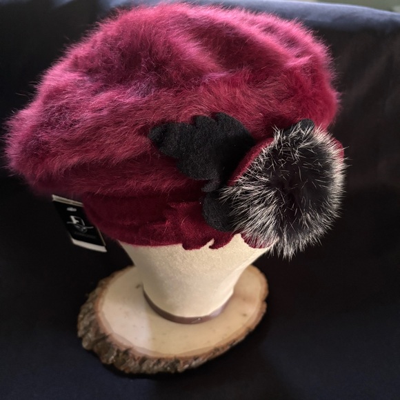 Elegant Burgundy Women's Beret with Black Accent - Picture 1 of 11